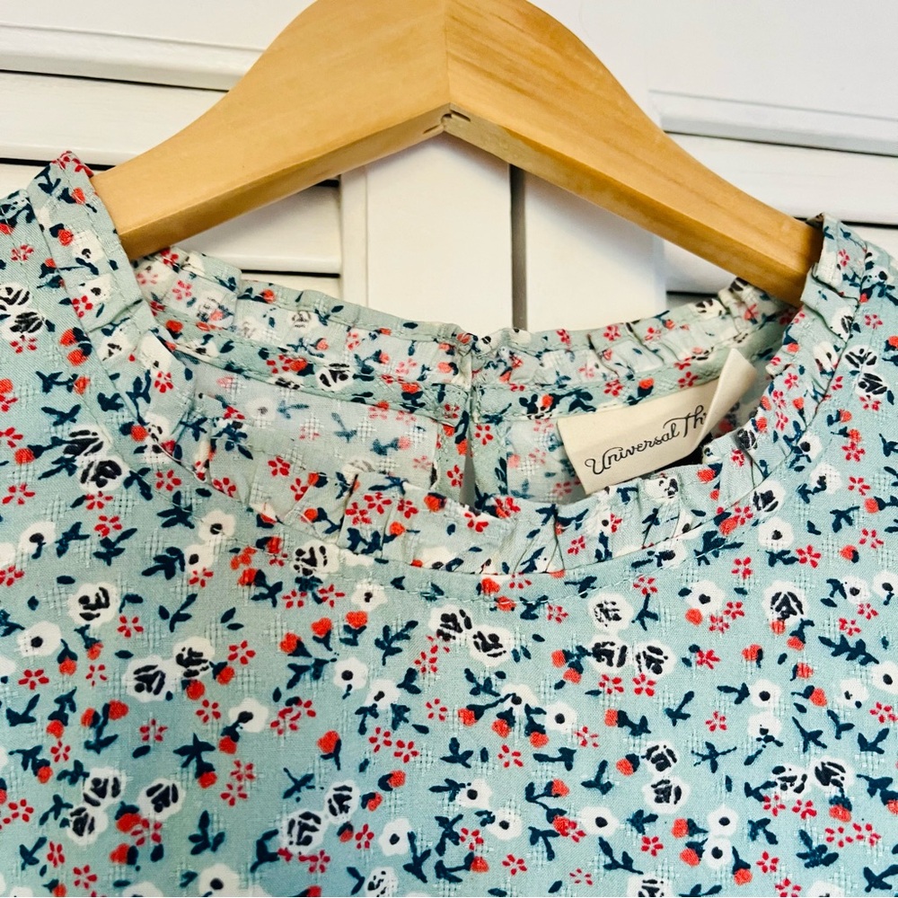 Floral Sleeveless Top - Picture 4 of 10